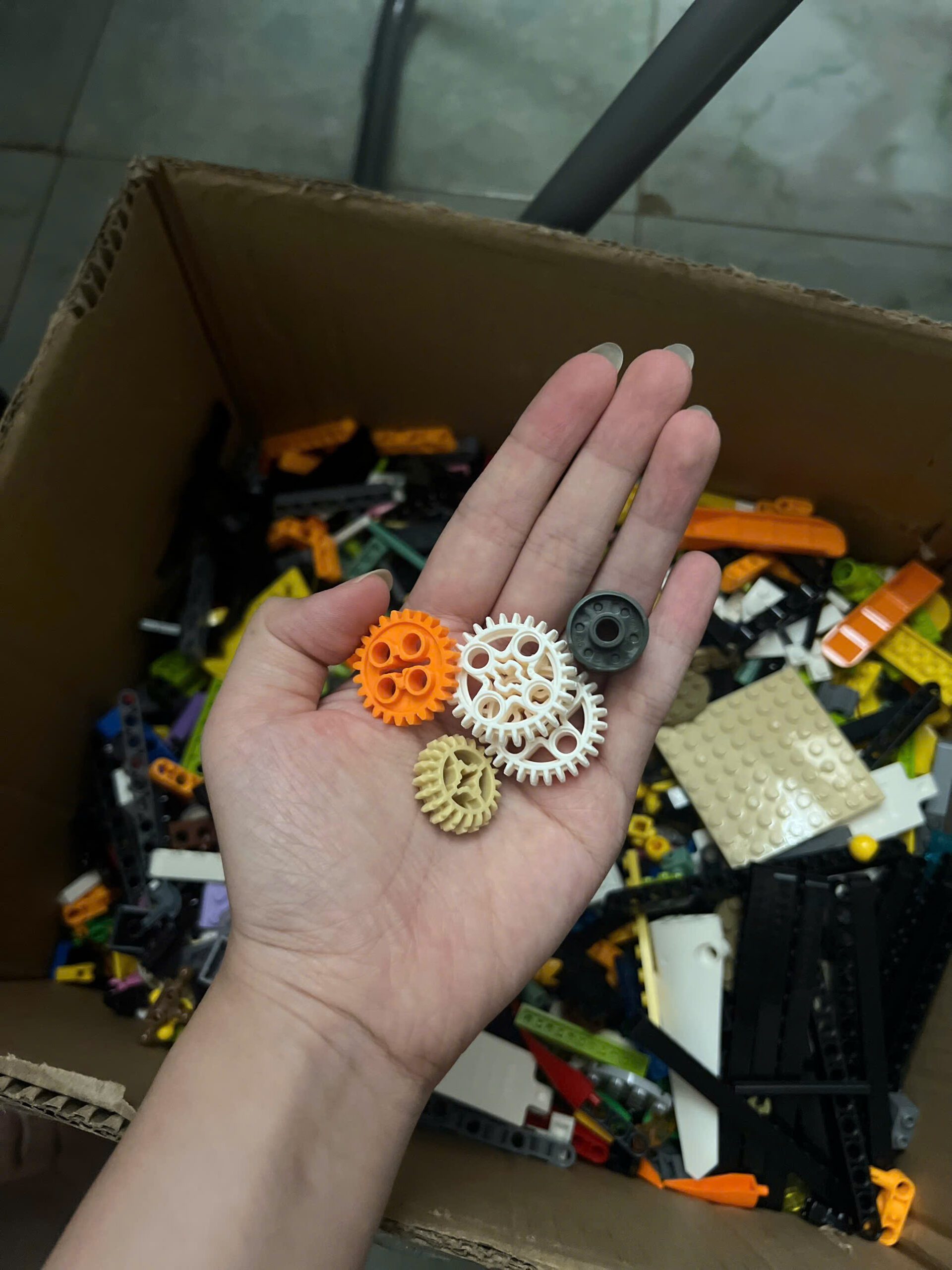 1 kí gạch lộn xộn gạch mới 100% 1 kí gạch lộn xộn gạch mới 100%